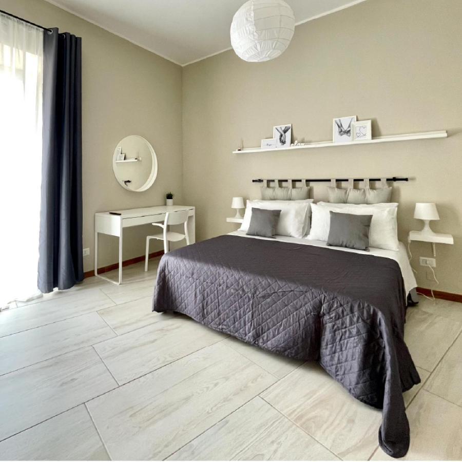 Grey Apartment Caiazzo Luaran gambar