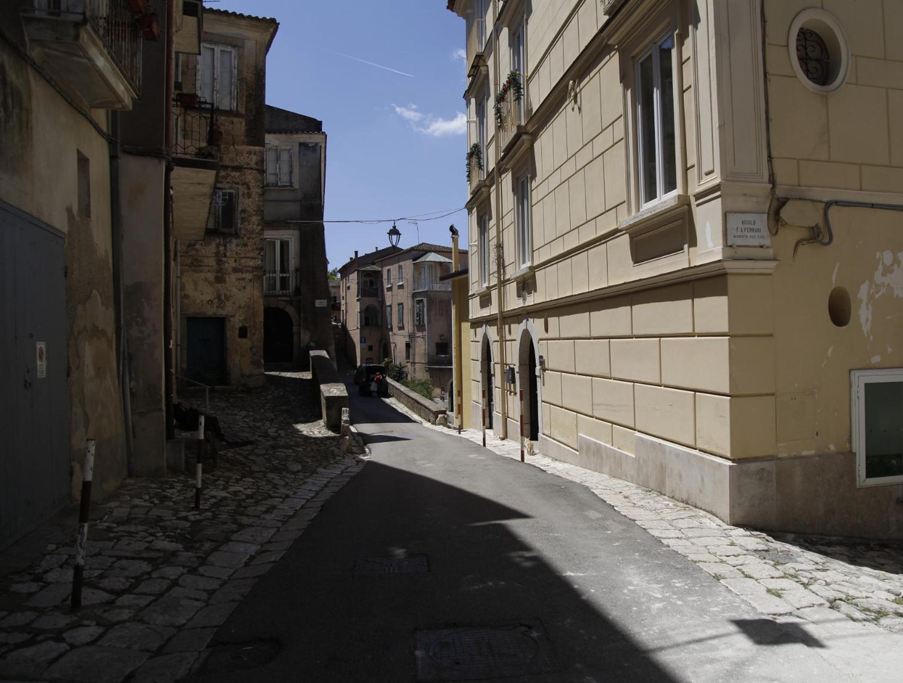 Grey Apartment Caiazzo Luaran gambar